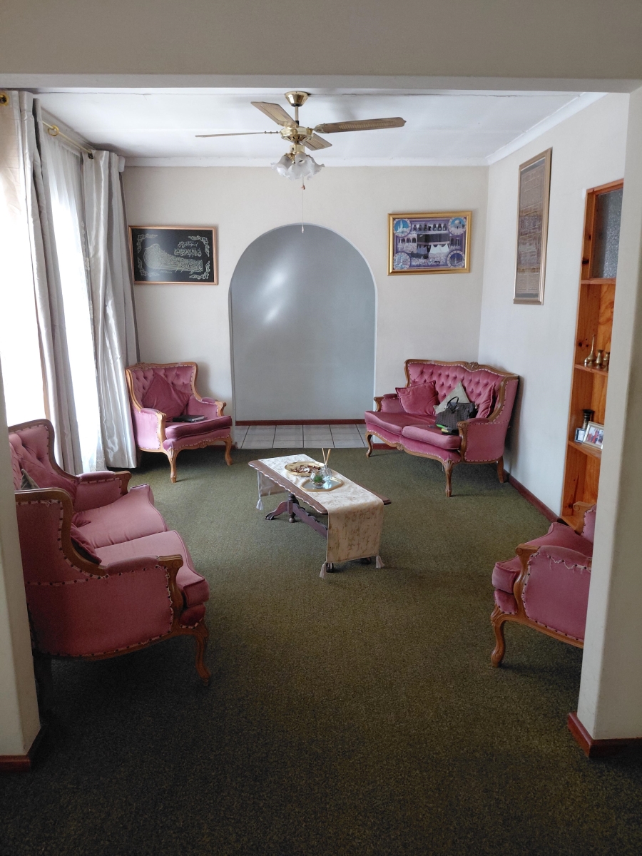To Let 3 Bedroom Property for Rent in New Orleans Western Cape